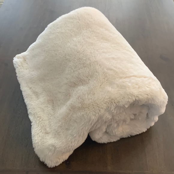 Pottery Barn Kids Bedding Pottery Barn Faux Fur Throw 5x60 Poshmark